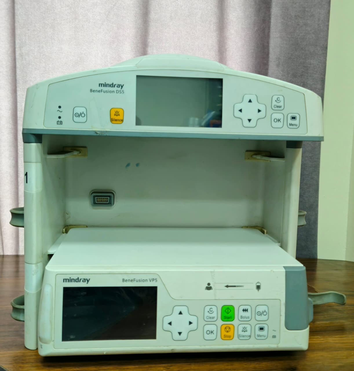 Mindray BeneFusion VP5 Volumetric Infusion Pump w/ DS5 Docking Station OEM Used