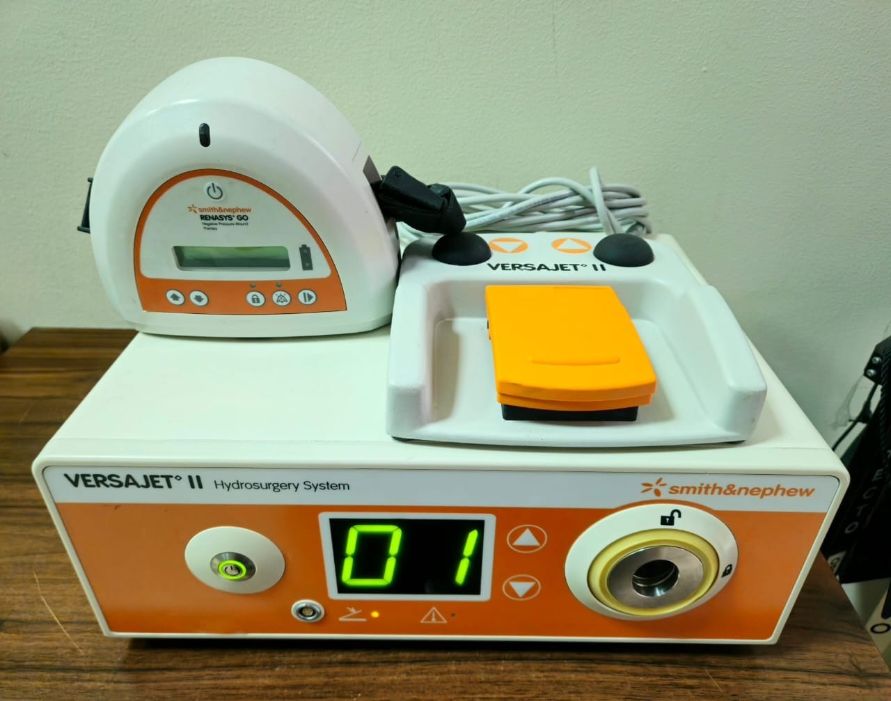 Smith & Nephew VersaJet II Hydrosurgery System Console + Renasys GO NPWT Unit