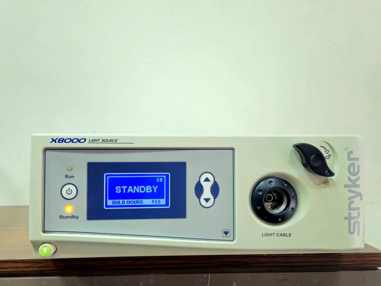 Stryker X8000 Xenon Light Source 220-200-000 Endoscopy 300W